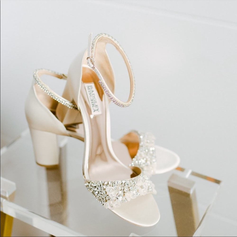 Badgley Mischka Women's Finesse Heeled Sandal 9 Ivory
New in Box